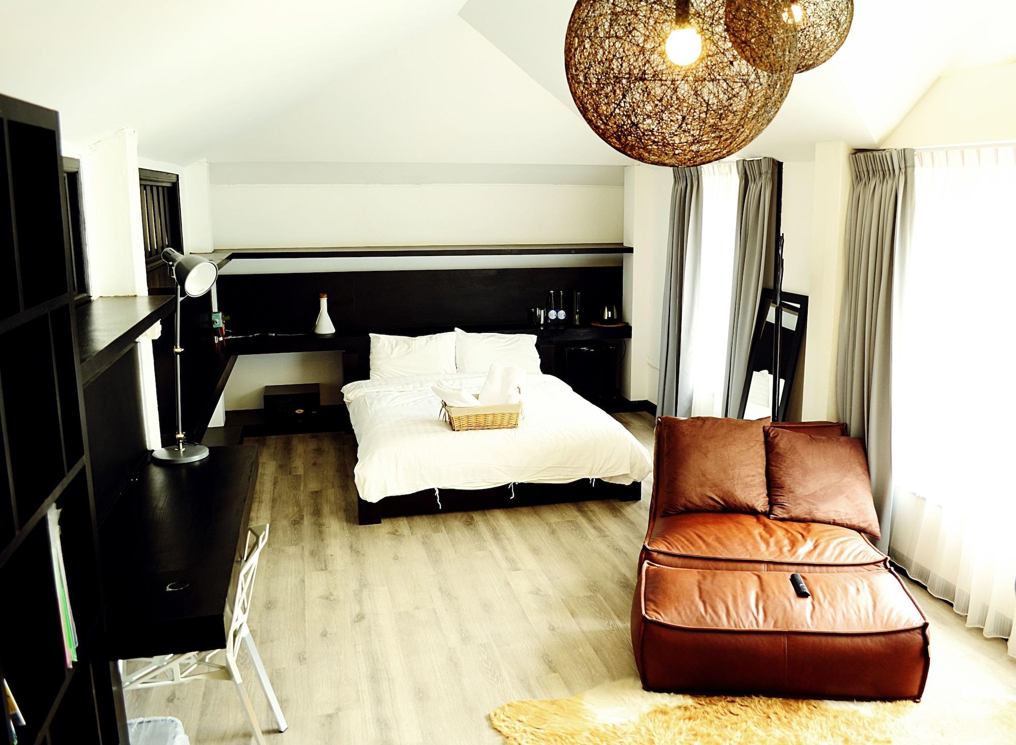 Early Bird Bed & Breakfast (Adults Only) Чиангмай Экстерьер фото